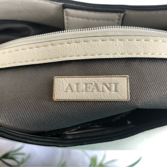 Alfani Bangle Hobo Bag, White, NWT - Picture 6 of 9